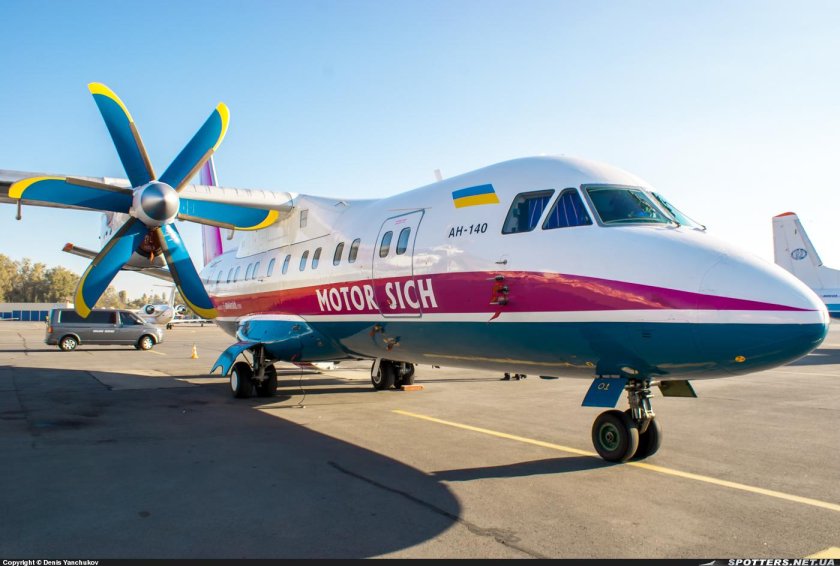 АН-140 самолет