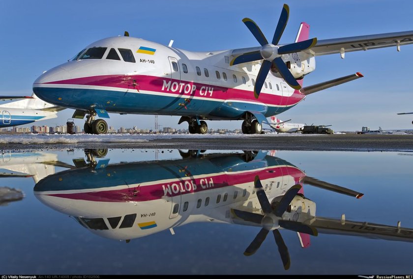 АН-140 пассажирский самолёт