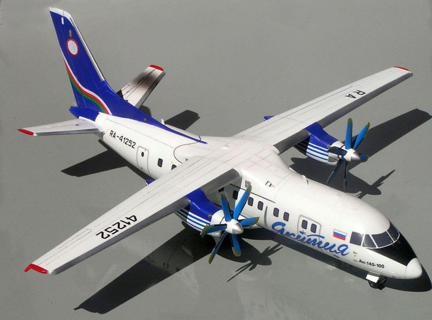 АН-140 пассажирский самолёт