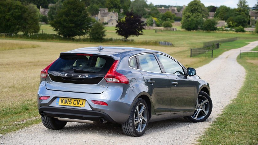 Volvo v40