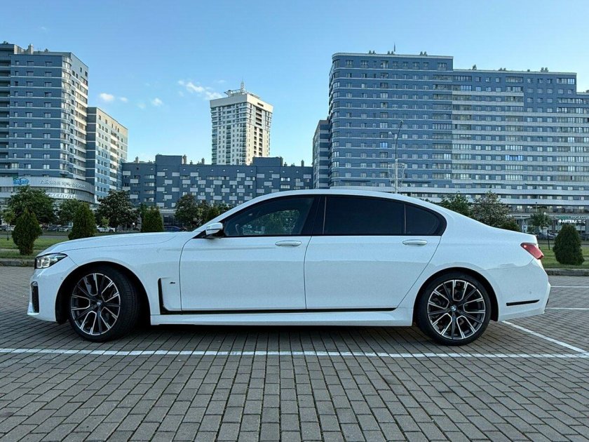 Бмв 7 серии 2020