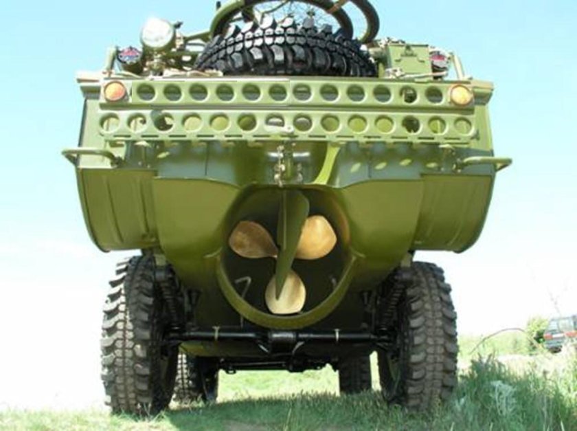 ГАЗ 46 мав амфибия