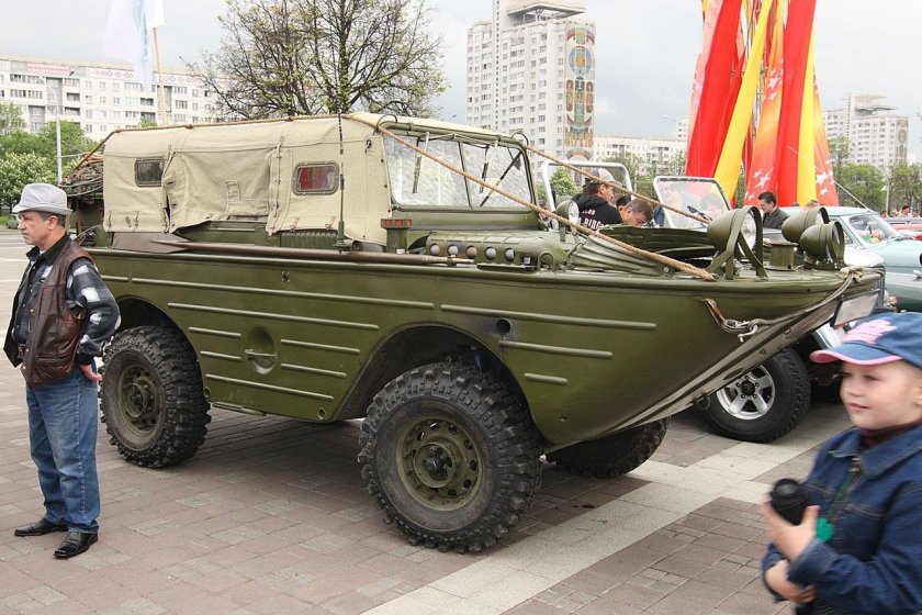 ГАЗ 46 мав амфибия