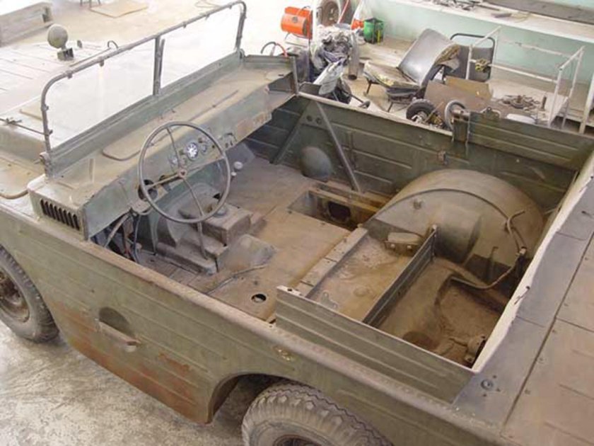 ГАЗ 46 мав амфибия