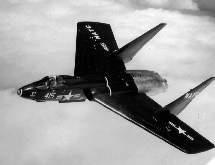 Самолет f7u Cutlass