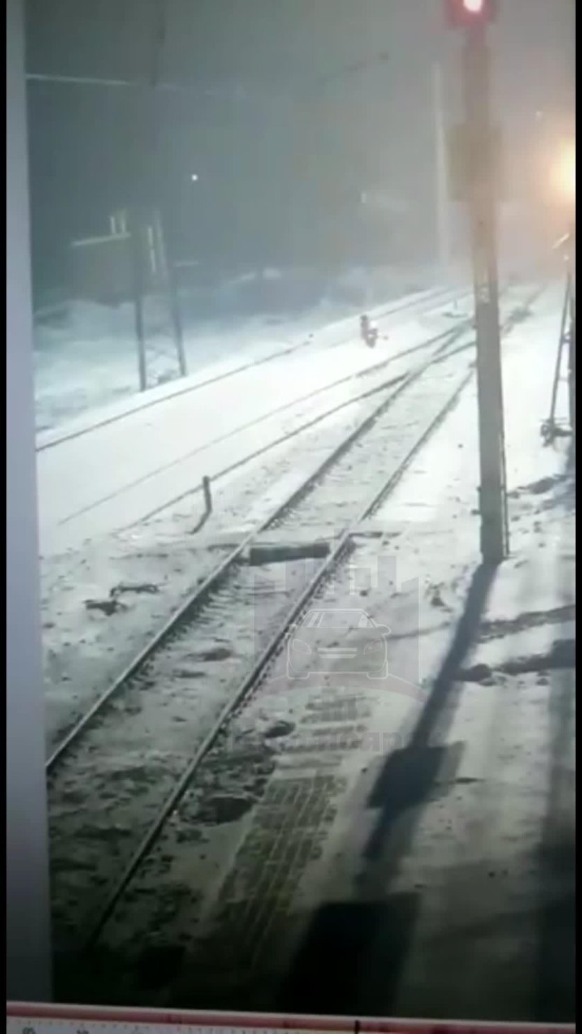 Девушка попала под поезд