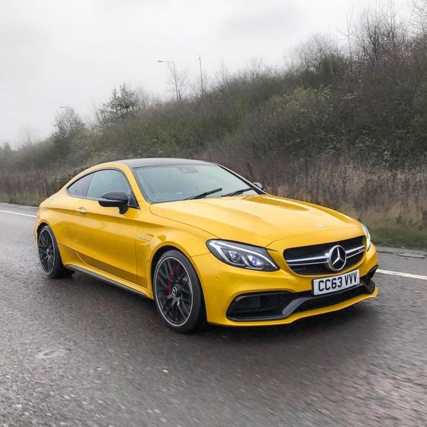 Mercedes AMG c63 золотой