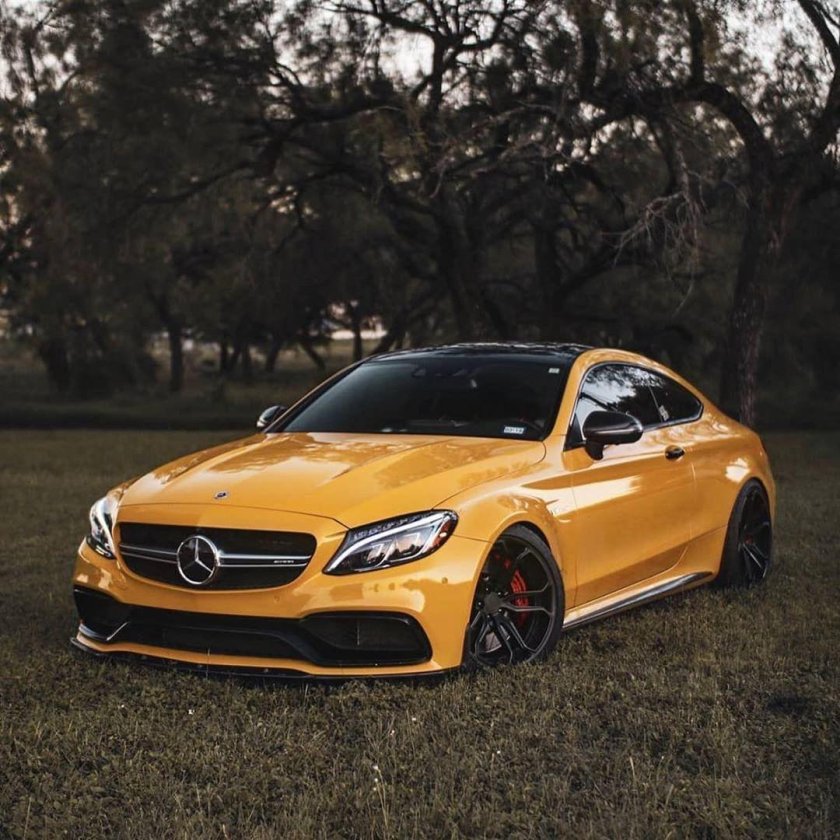 Мерседес AMG желтый