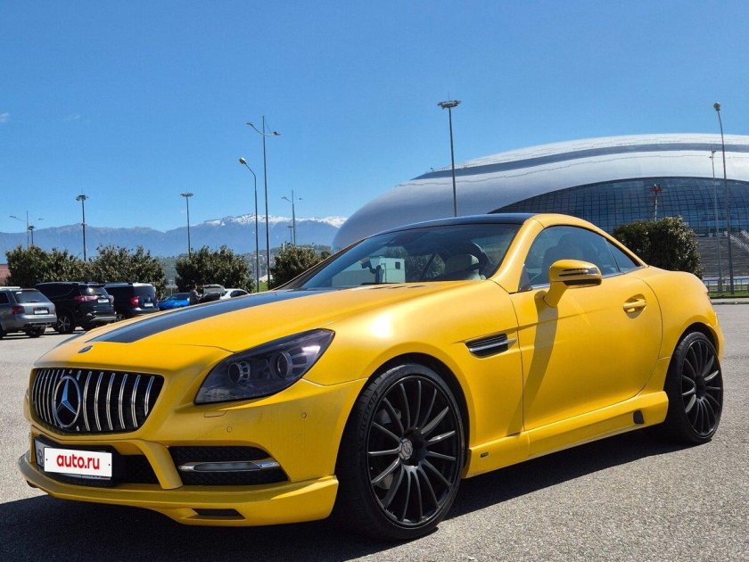 Жёлтый мерседес