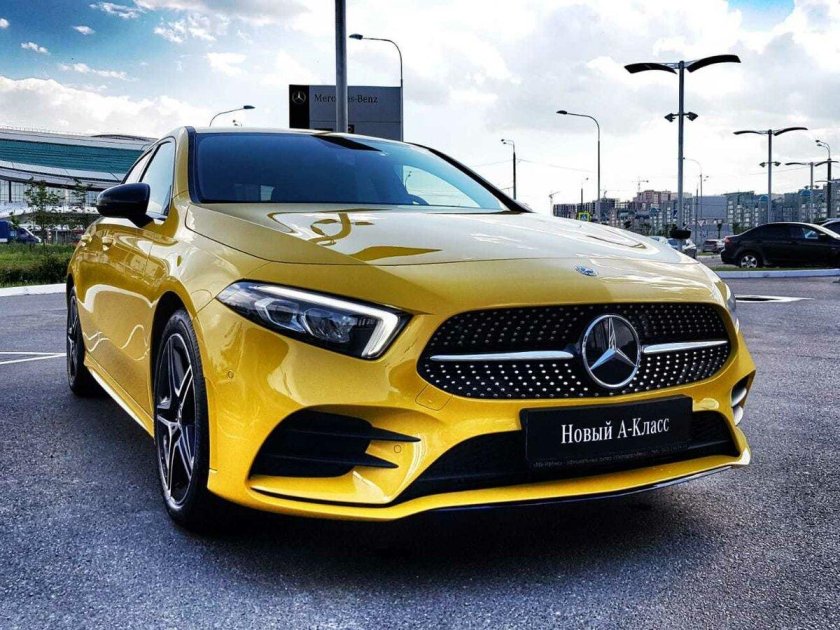 Mercedes AMG желтый