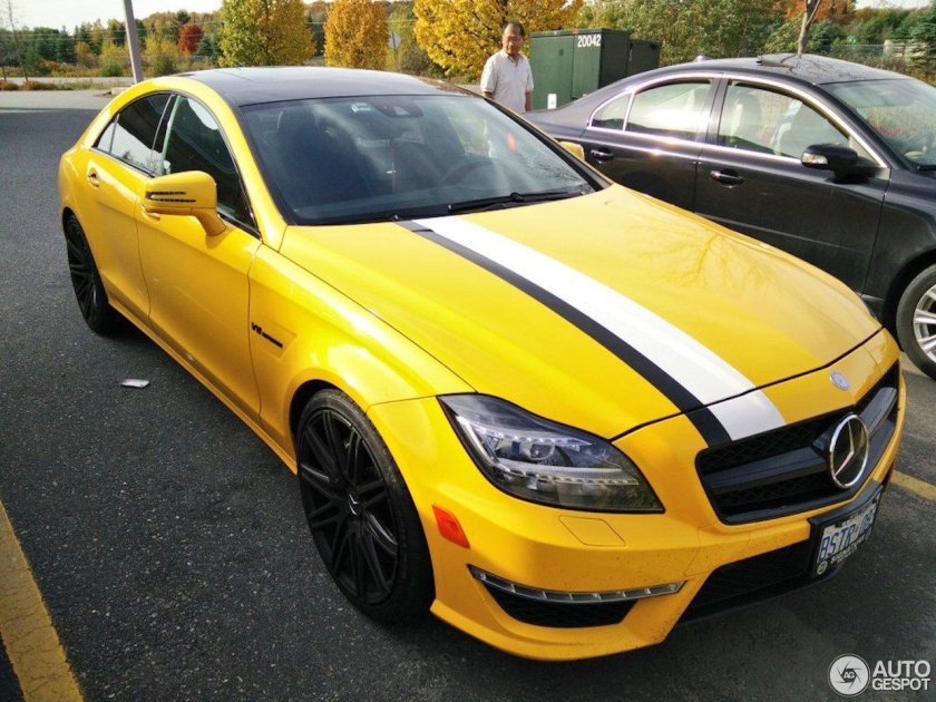 Золотой мерседес cls 63 amg