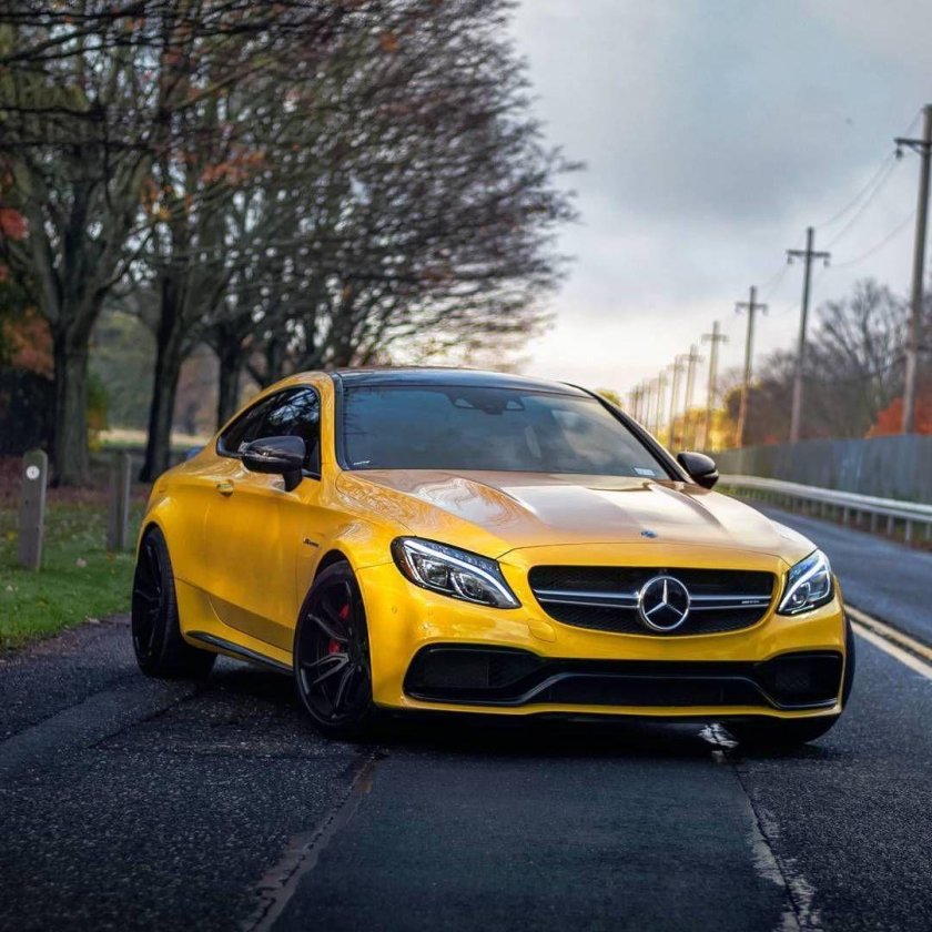 Мерседес АМГ c63 желтый