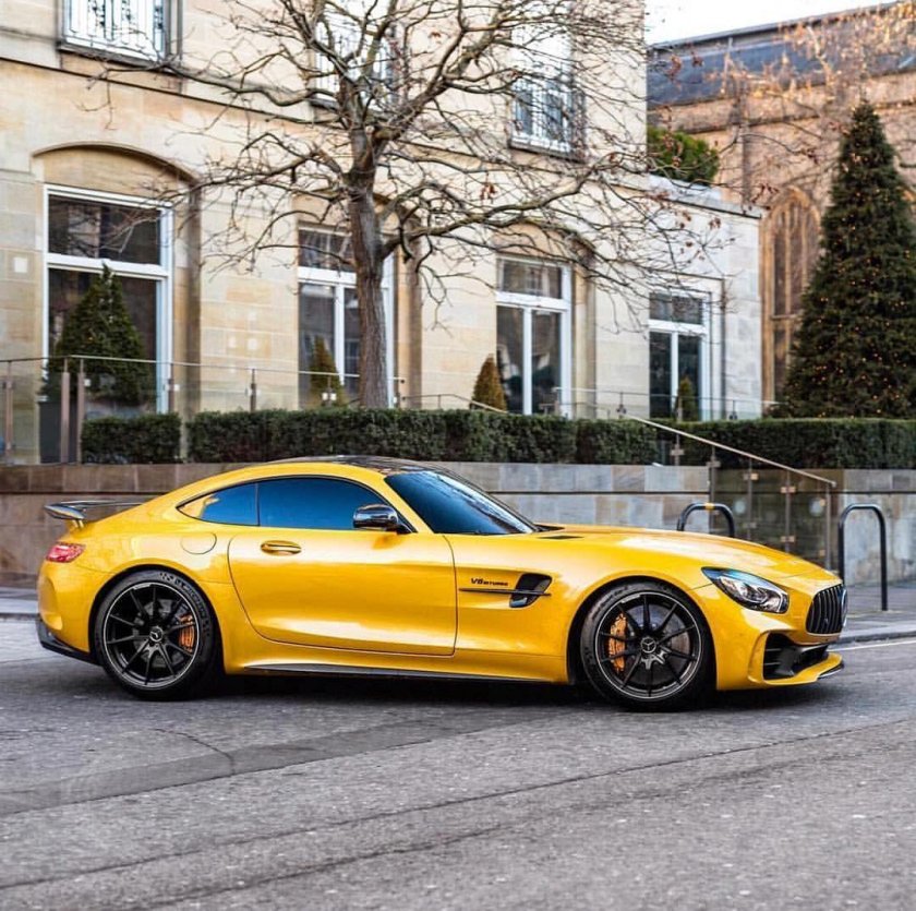 Мерседес АМГ желтый