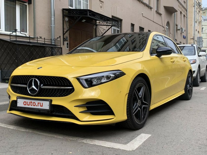 Мерседес Бенц желтый