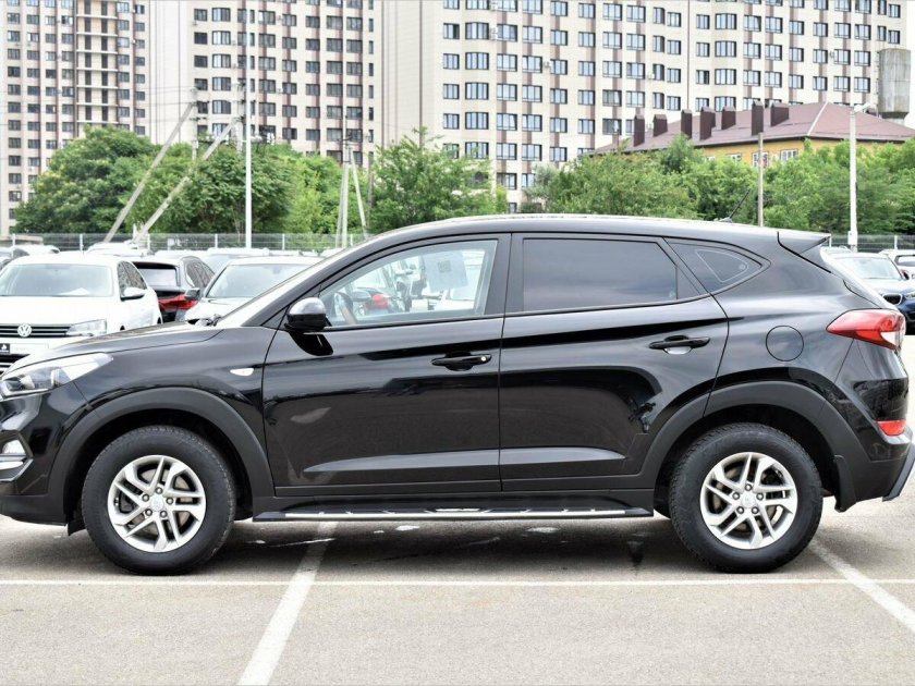 Hyundai Tucson TL мокрый асфальт