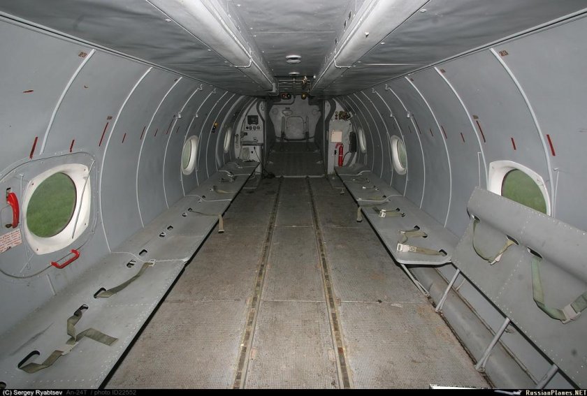 АН-24 грузовой отсек