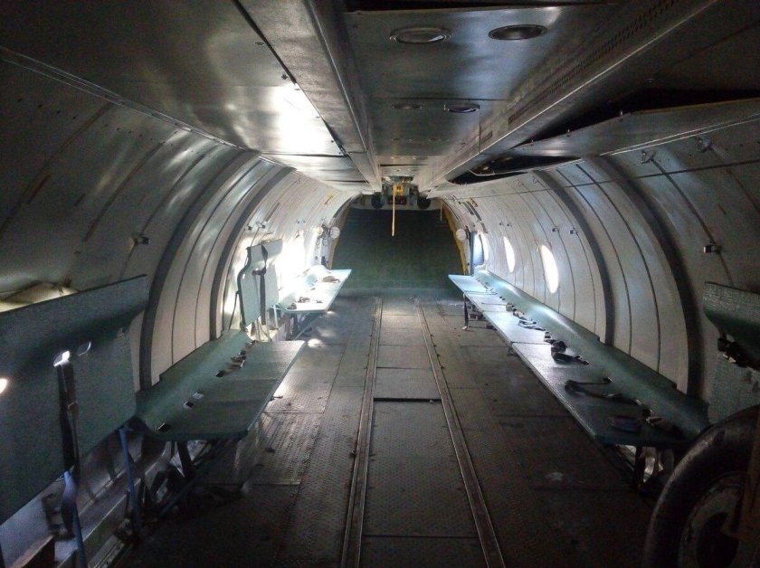 АН-26 грузовой отсек