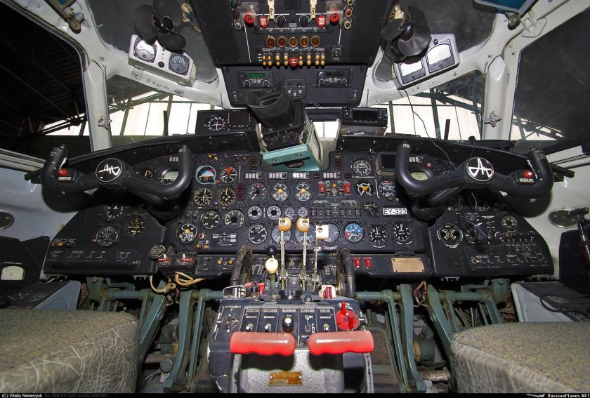 АН 26 кабина