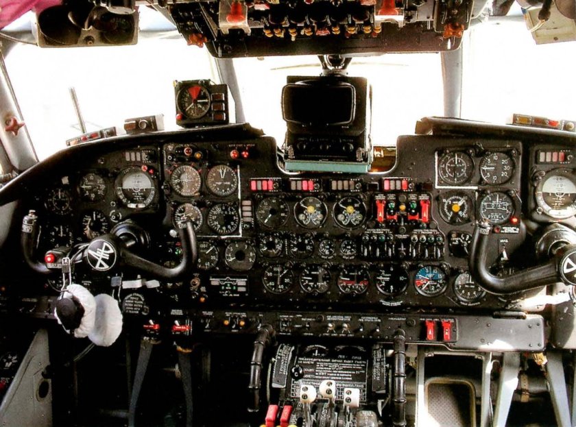 АН 26 кабина