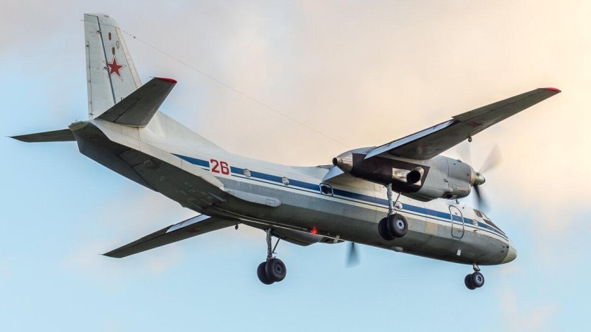 АН-24 военно-транспортный самолёт