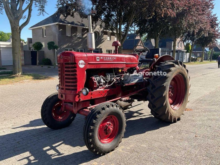 Трактор колесный