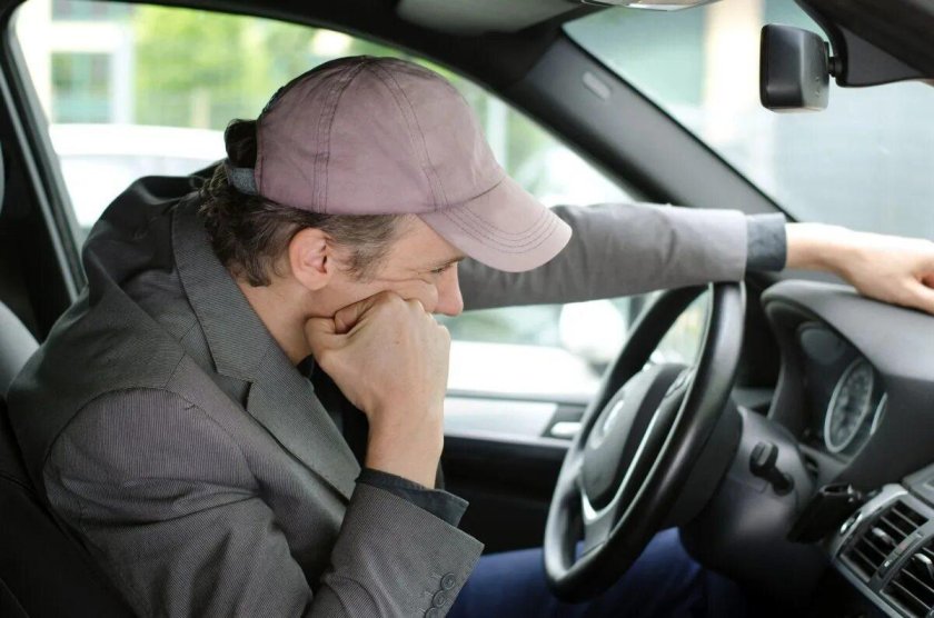 Мужчина за рулем