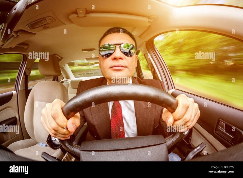 Человек за рулем