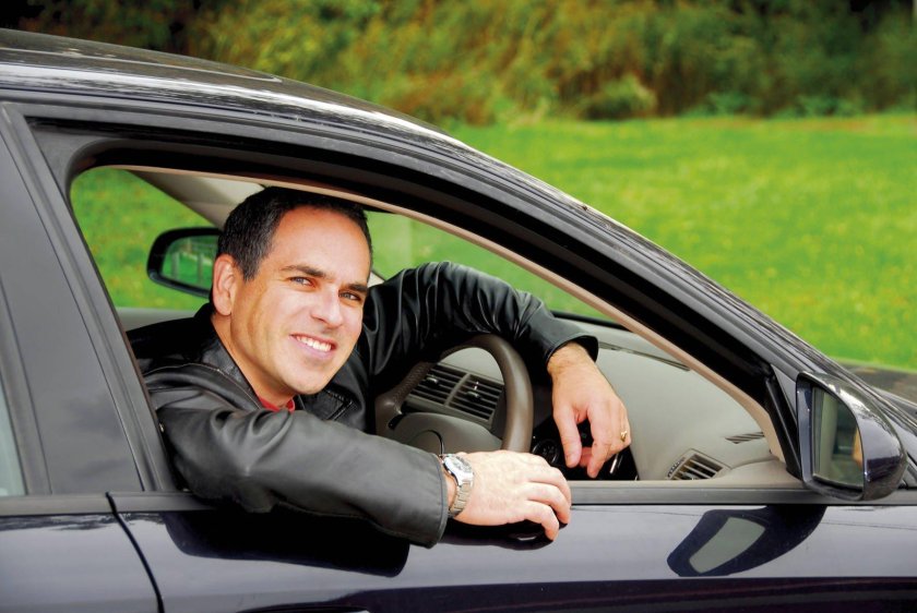 Мужчина в авто