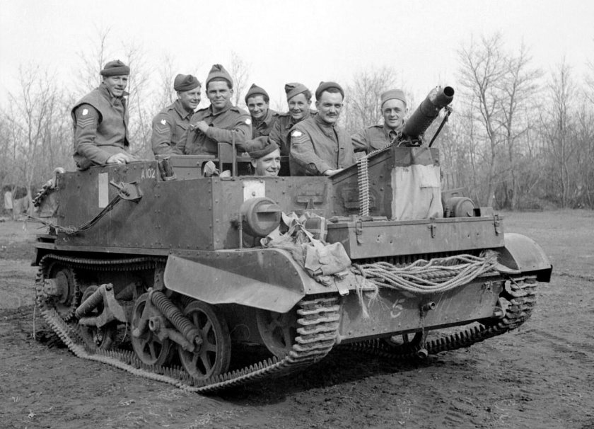 Бронетранспортер универсал Карриер