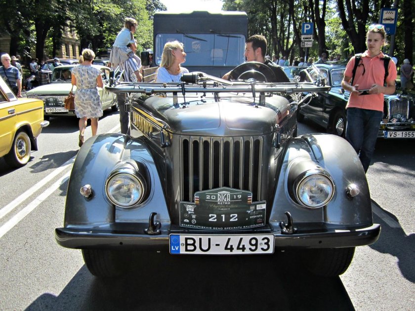 Парад ретро автомобилей