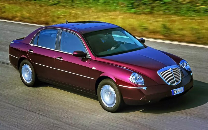 Автомобиль Lancia thesis