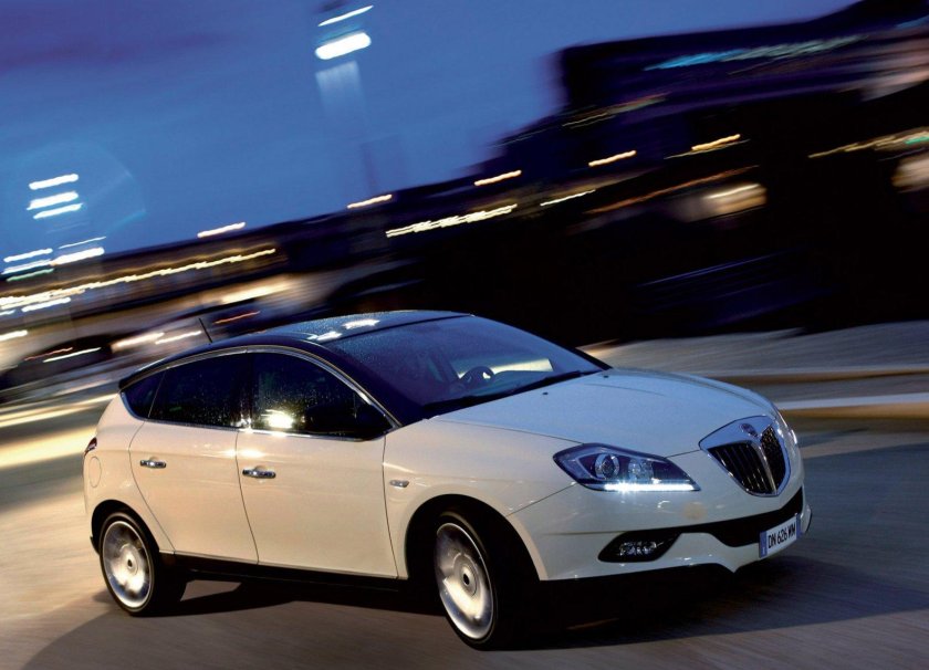 Машина Лянча Дельта 2009