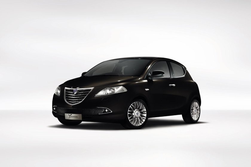 Машина Lancia Ypsilon