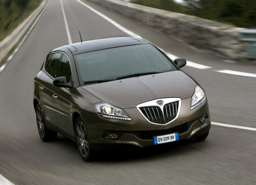 Машина Лянча Дельта 2009