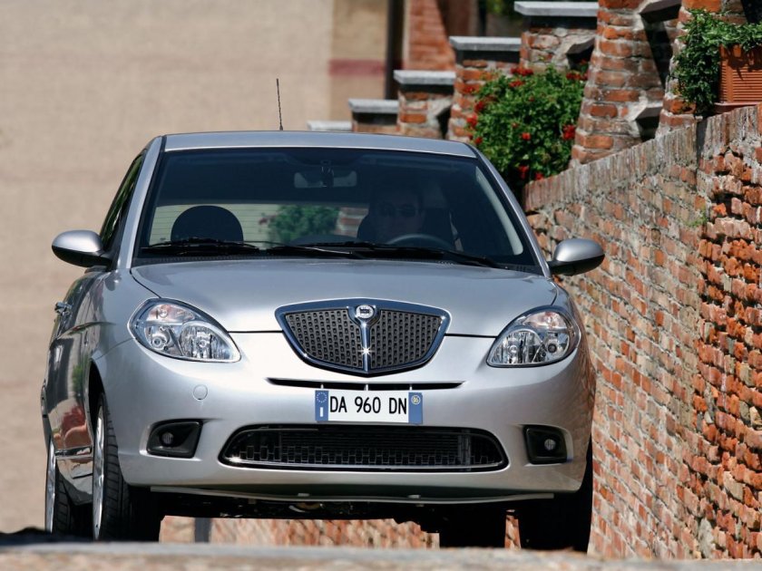 Лянча хэтчбек