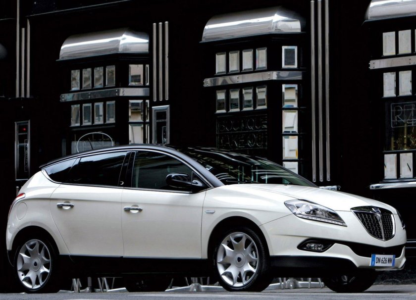 Машина Лянча Дельта 3