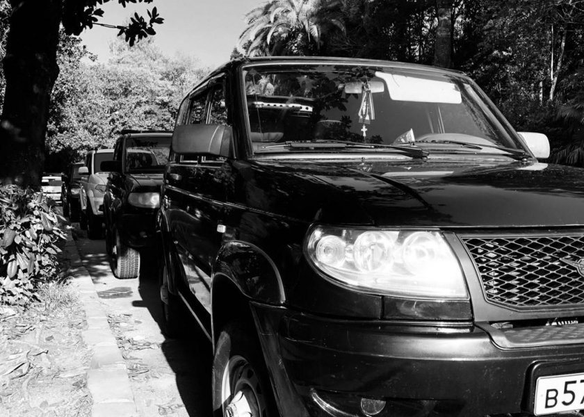 Черный уаз патриот