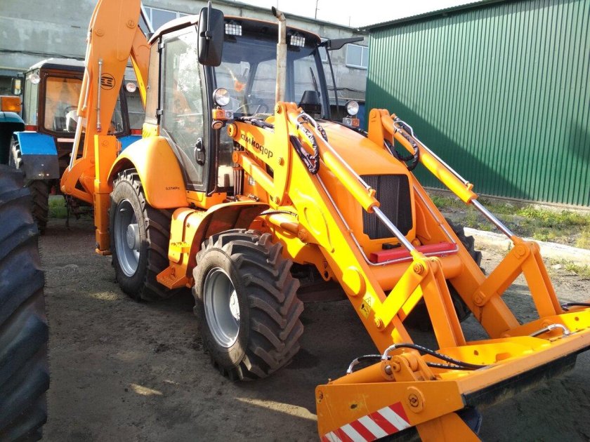 Экскаватор-погрузчик Амкодор 732