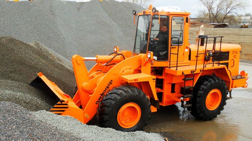 Амкодор фронтальный погрузчик 371