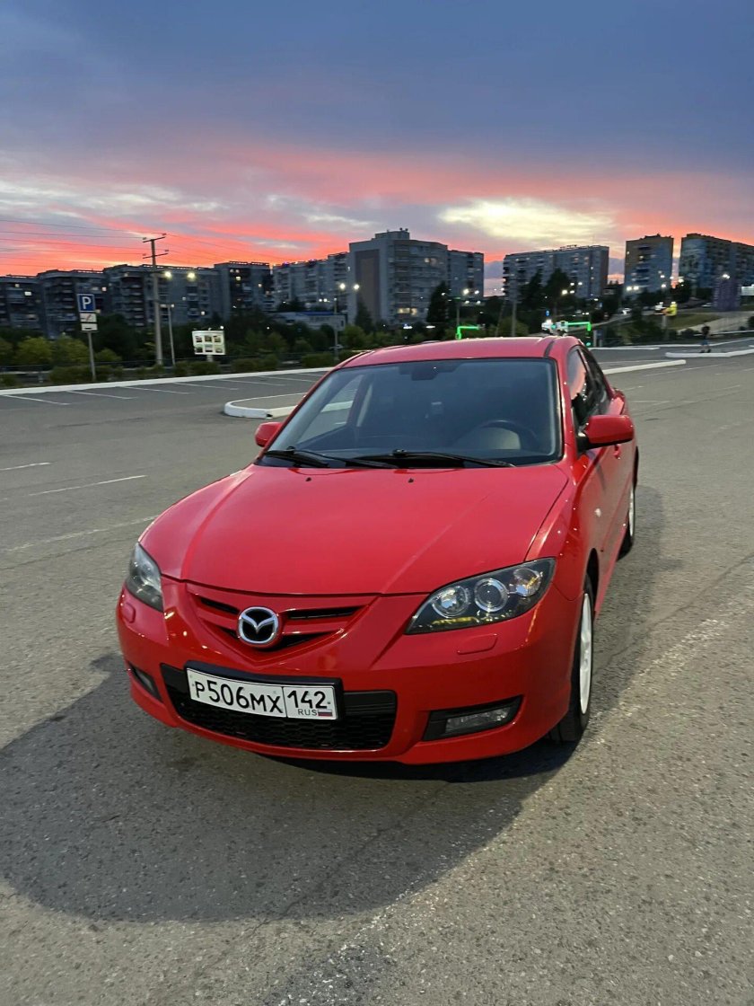 Мазда 3 2008 красная