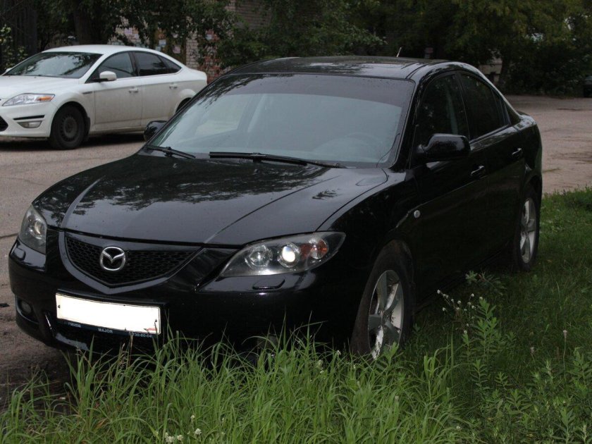 Mazda 3 черная седан