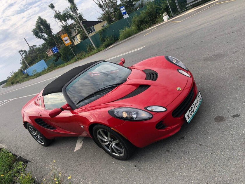 Машина Лотус Элис