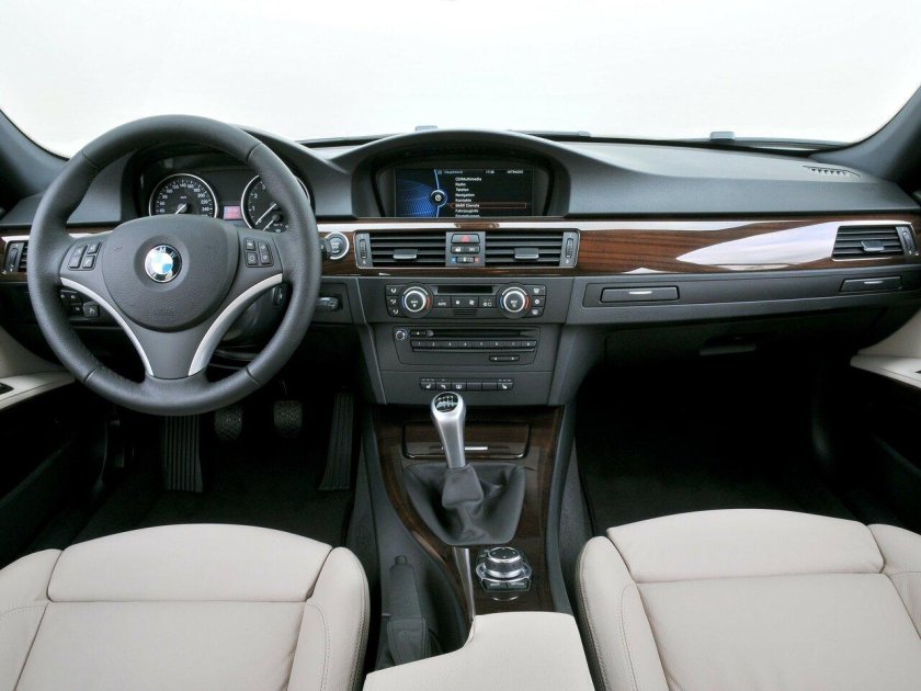 БМВ е90 салон