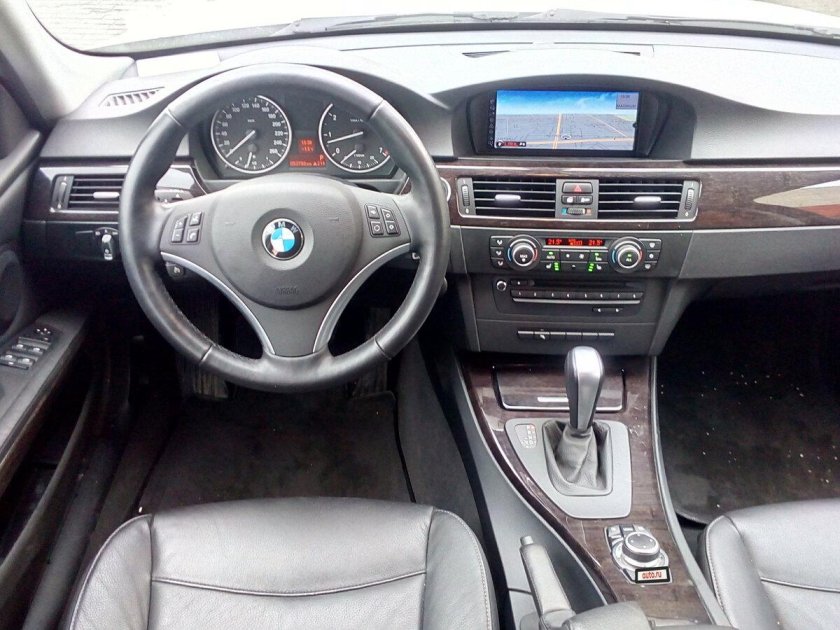 BMW e90 320i