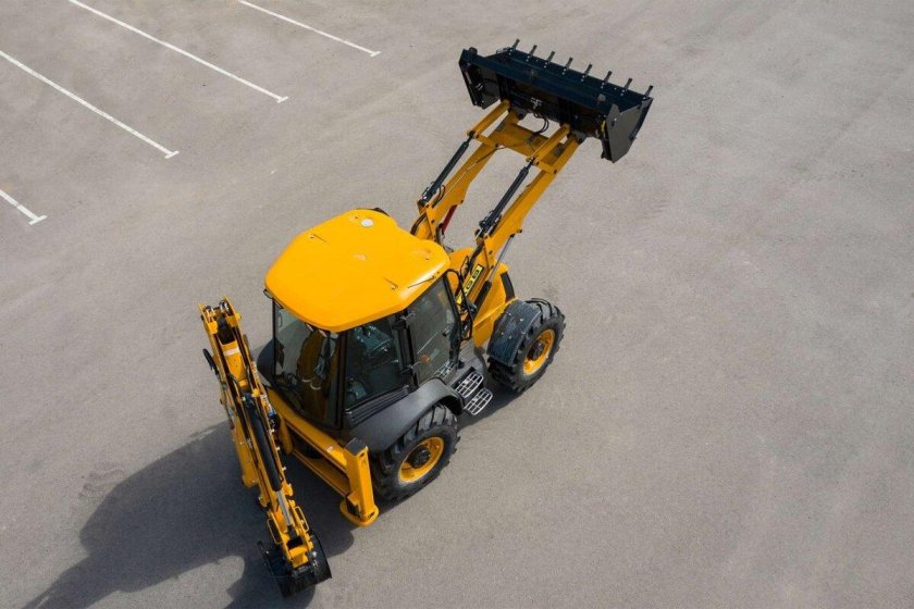 Экскаватор-погрузчик AGB 3cr