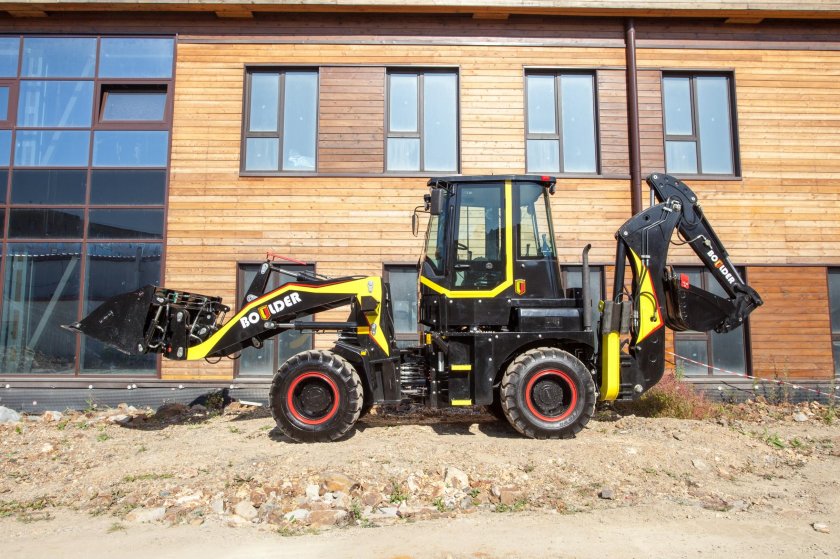Экскаватор-погрузчик Boulder BL 30-25h