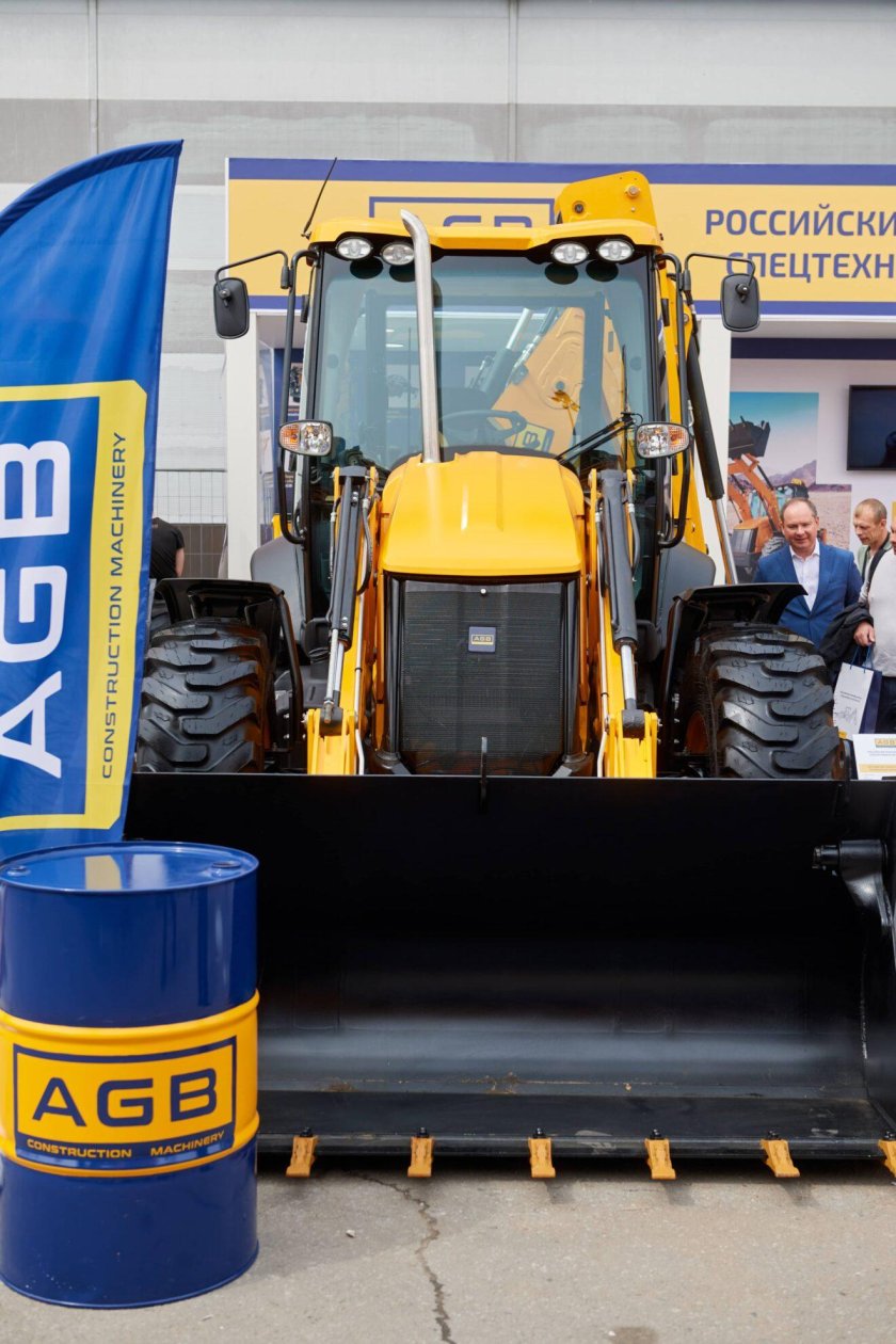 Экскаватор-погрузчик AGB 3cr