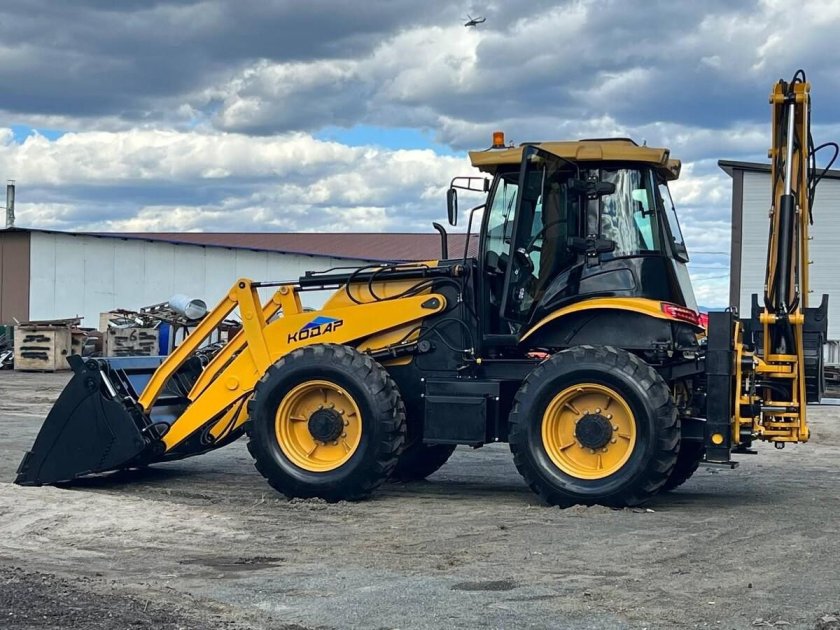 Экскаватор-погрузчик mst m542