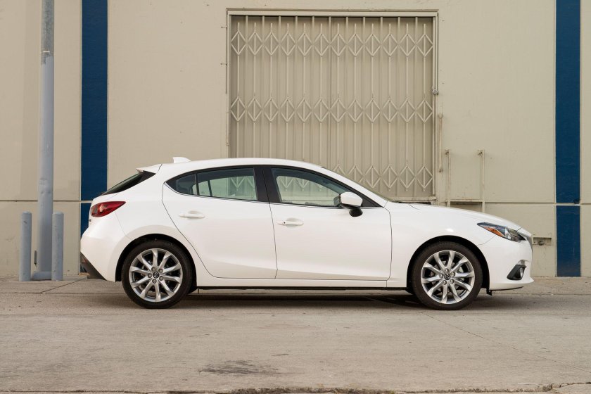 Мазда 3 2018 хэтчбек белая