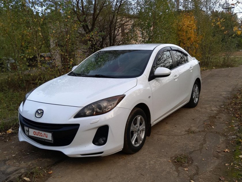 Мазда 3 белая
